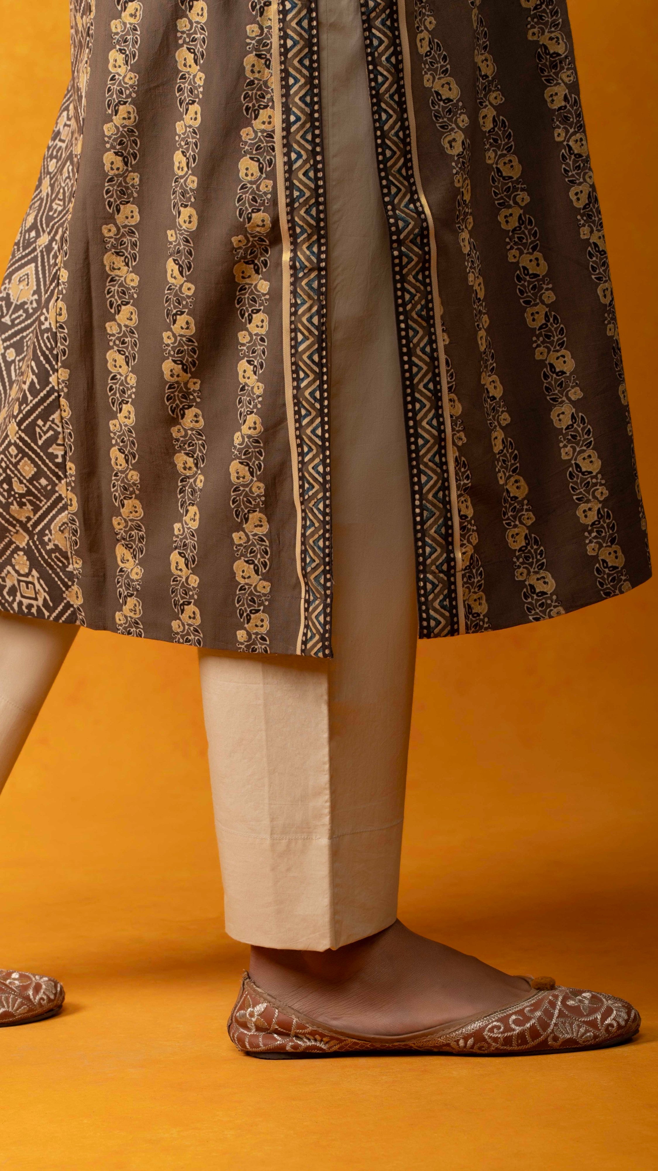 Mehuli Ajrakh Kurta