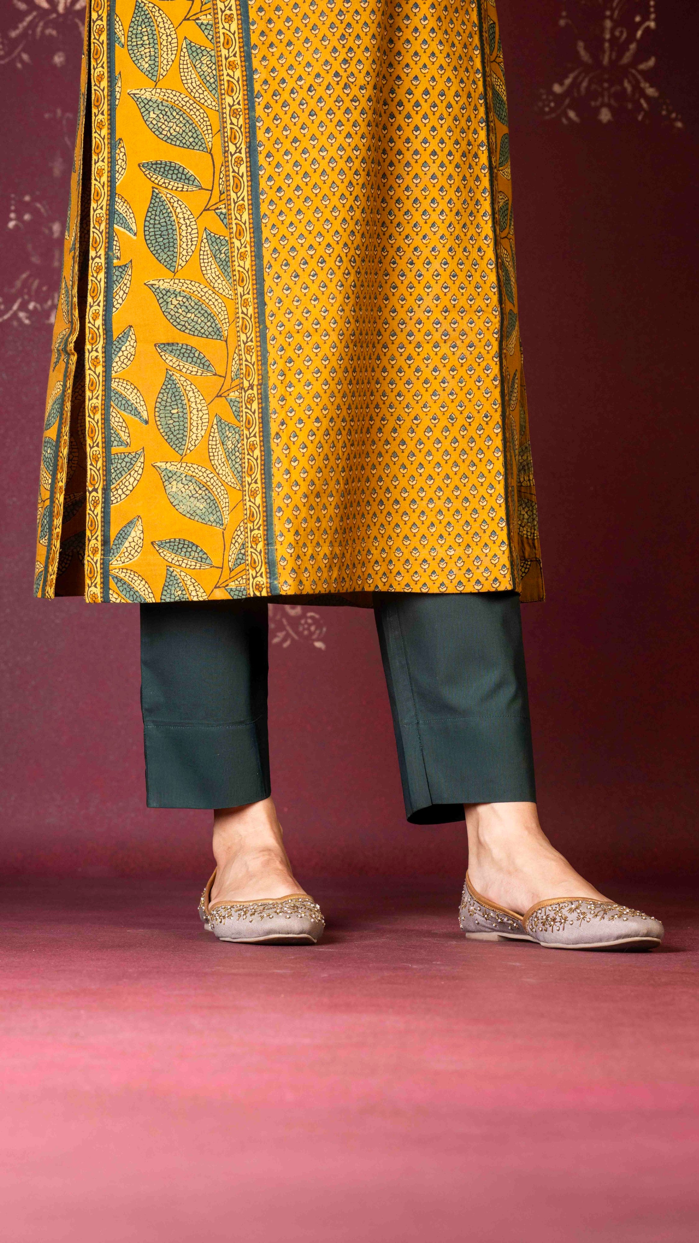 Green straight pant with pockets