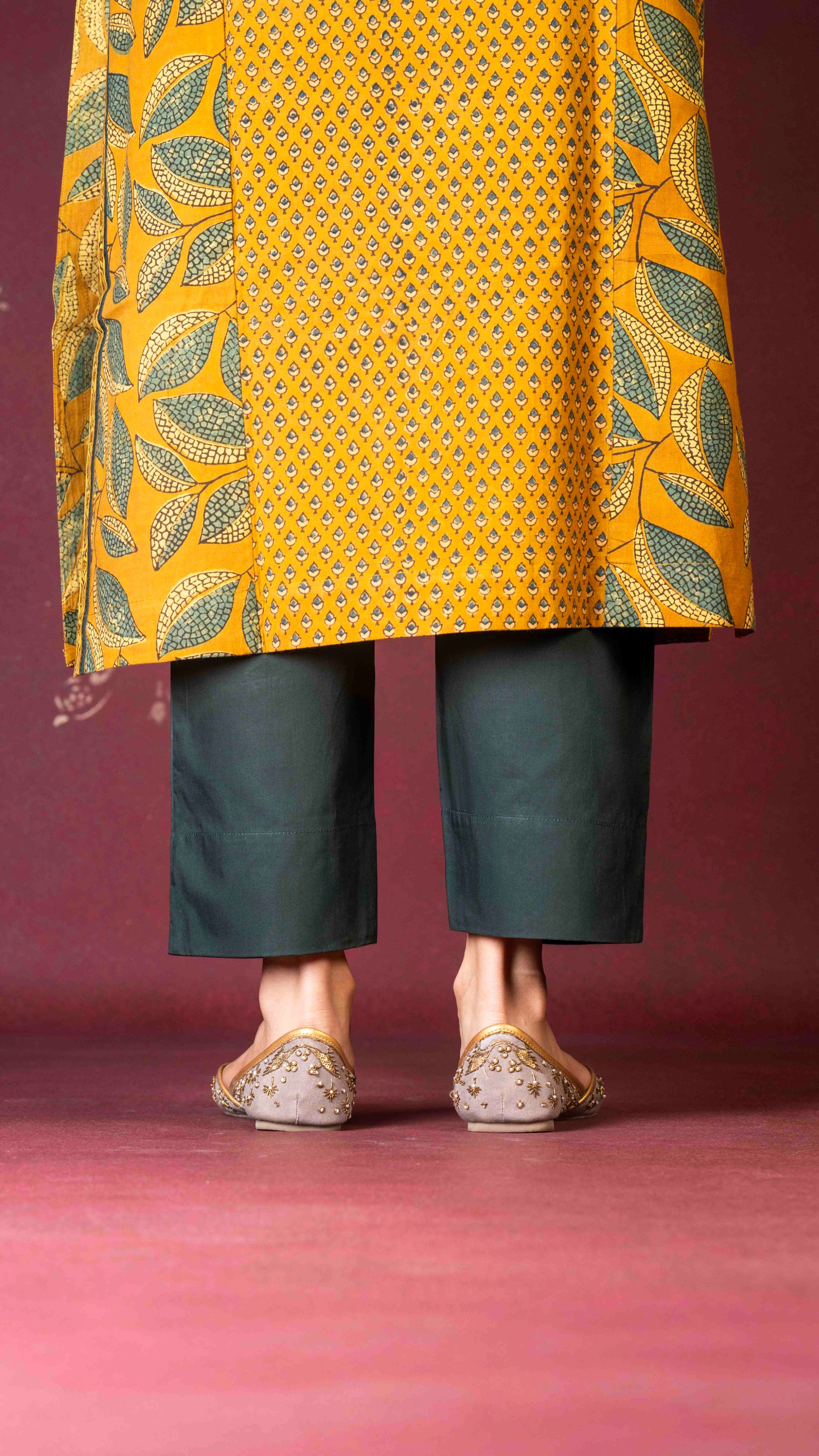 Green straight pant with pockets