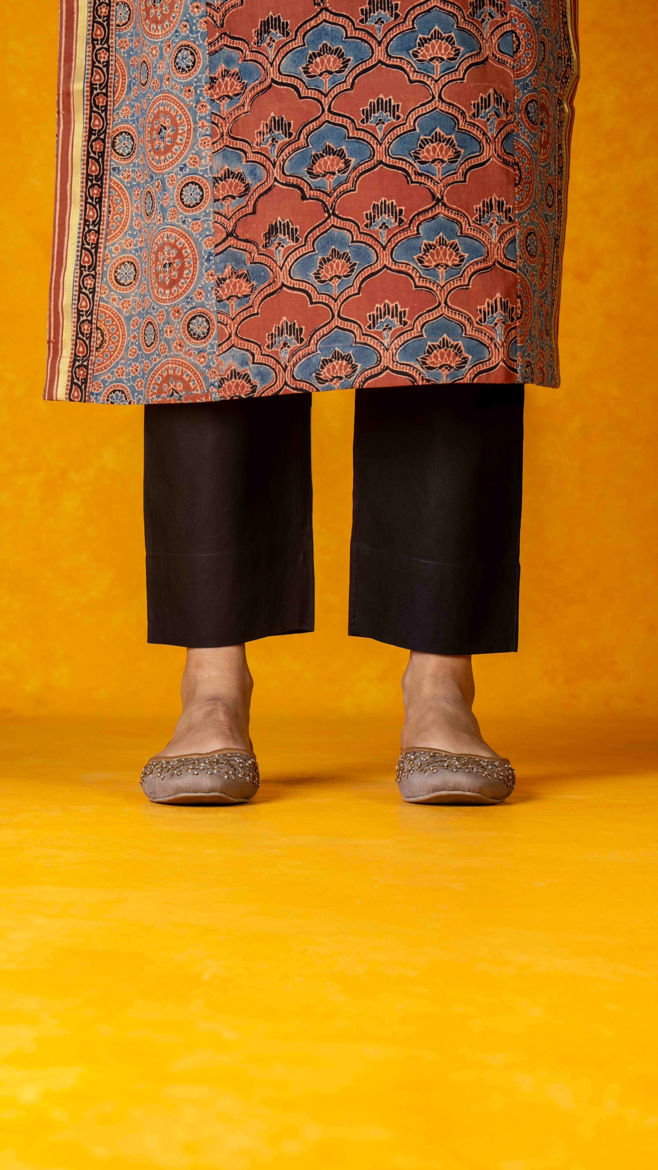 Black straight pant with pockets