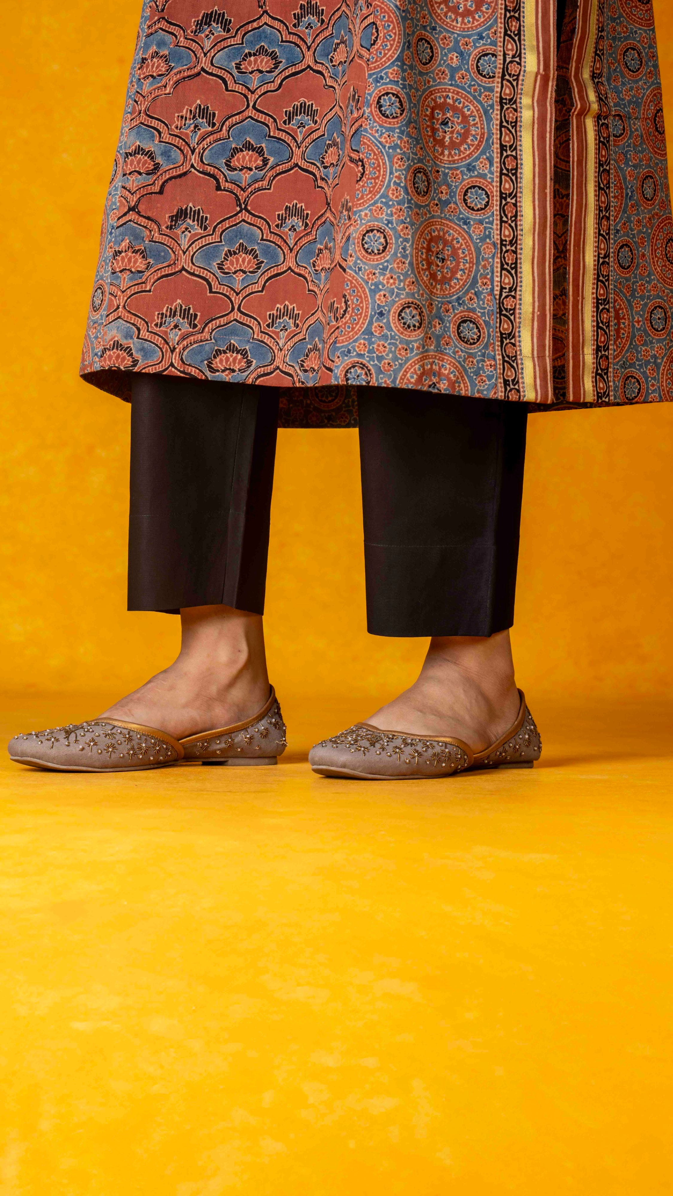 Black straight pant with pockets