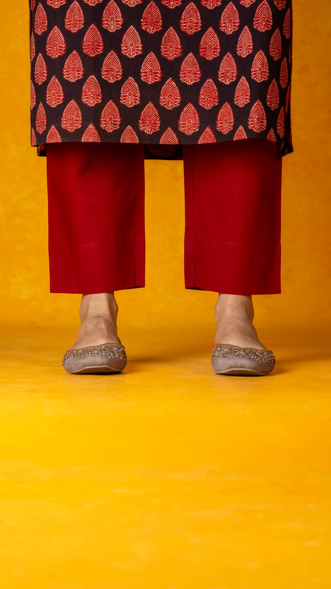 Maroon straight pant with pockets