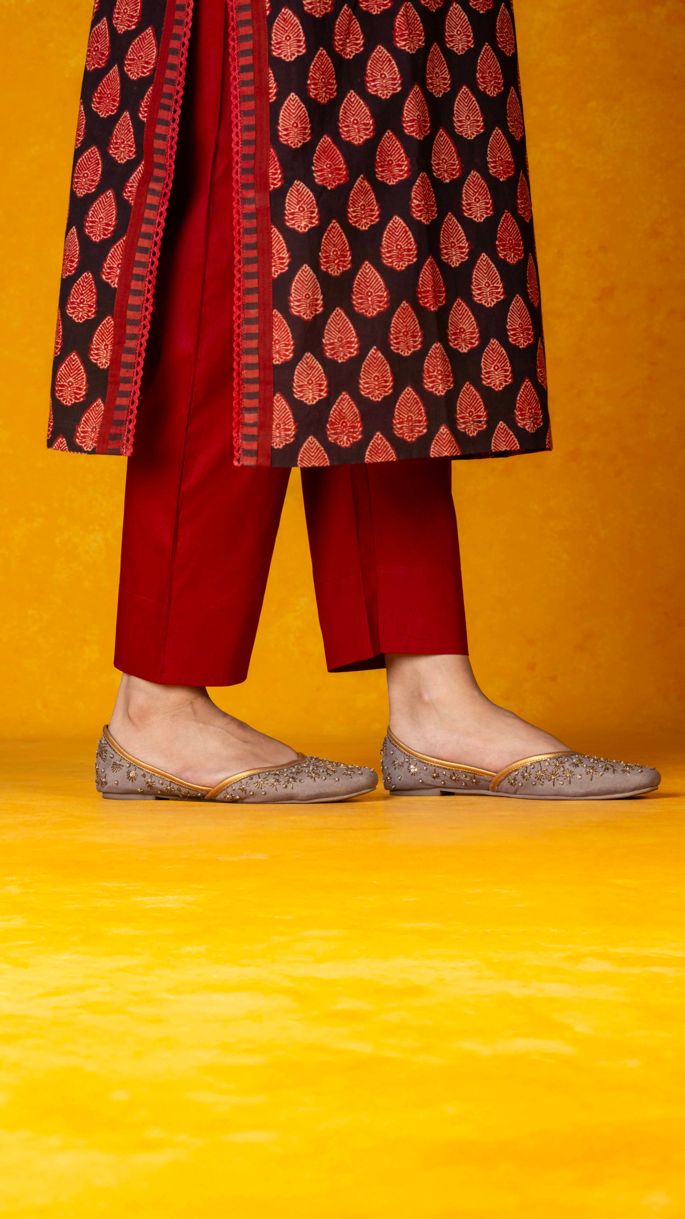 Maroon straight pant with pockets