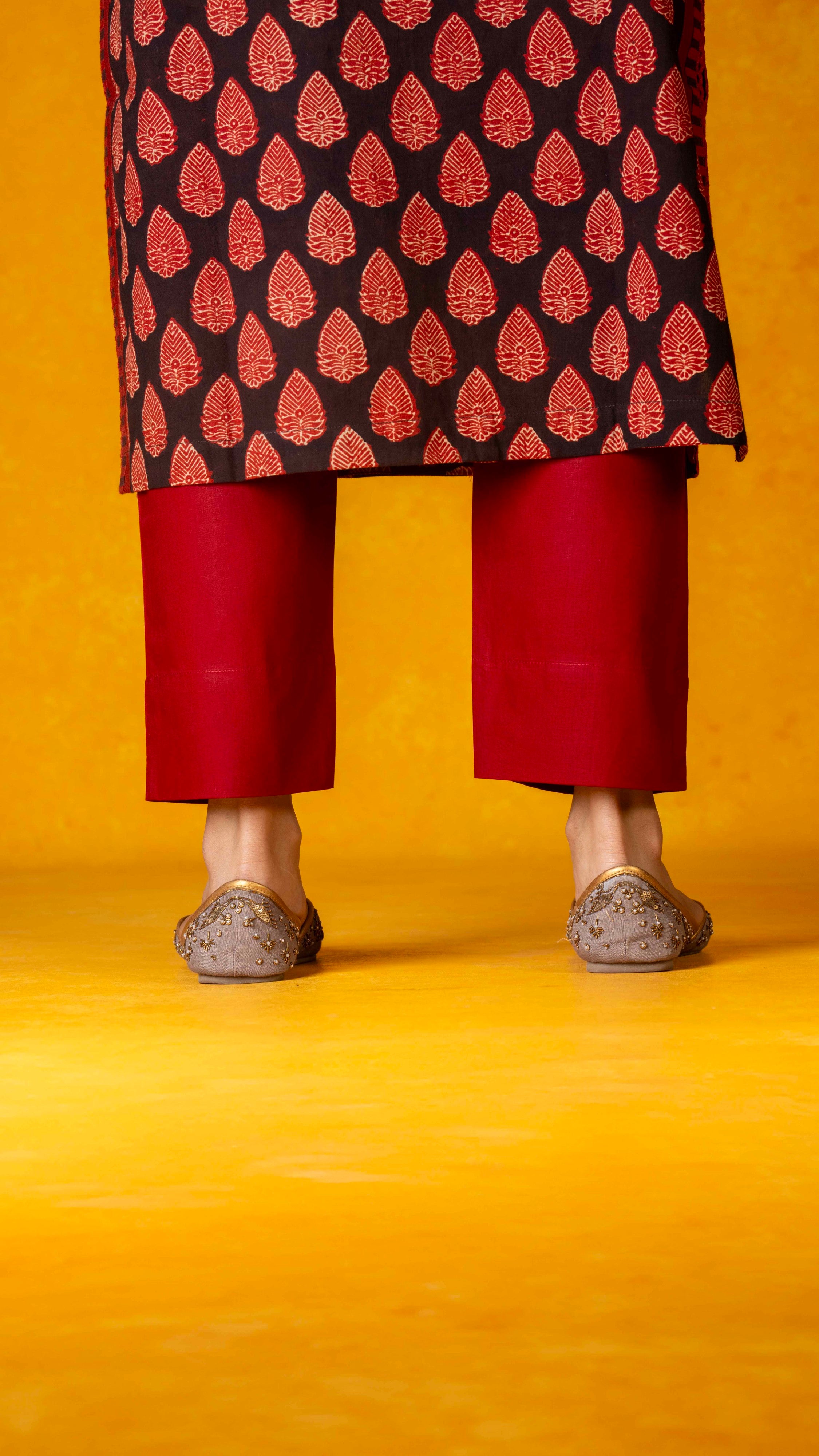 Maroon straight pant with pockets