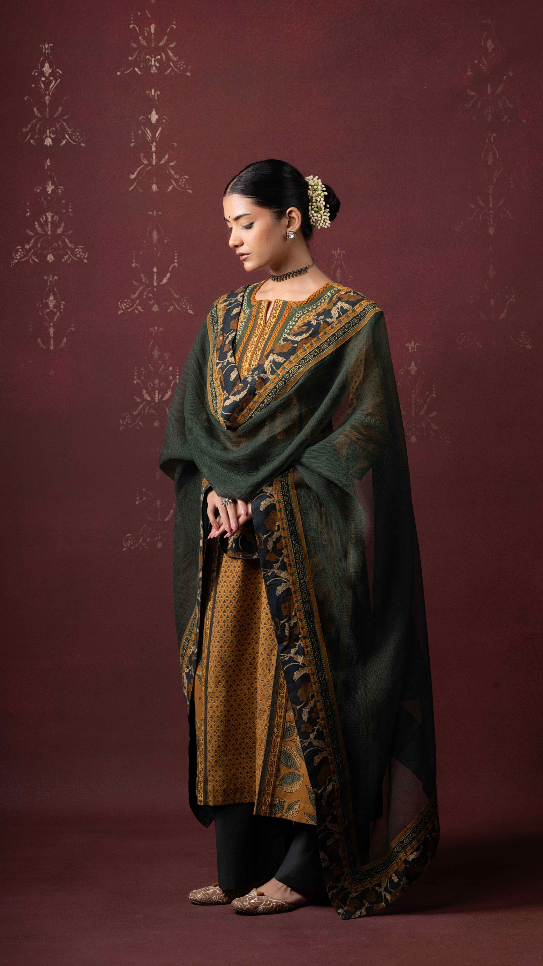 Aavriti Ajrakh Kurta