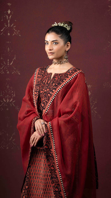 Shabnam Kota Doriya Dupatta  with Ajrakh borders