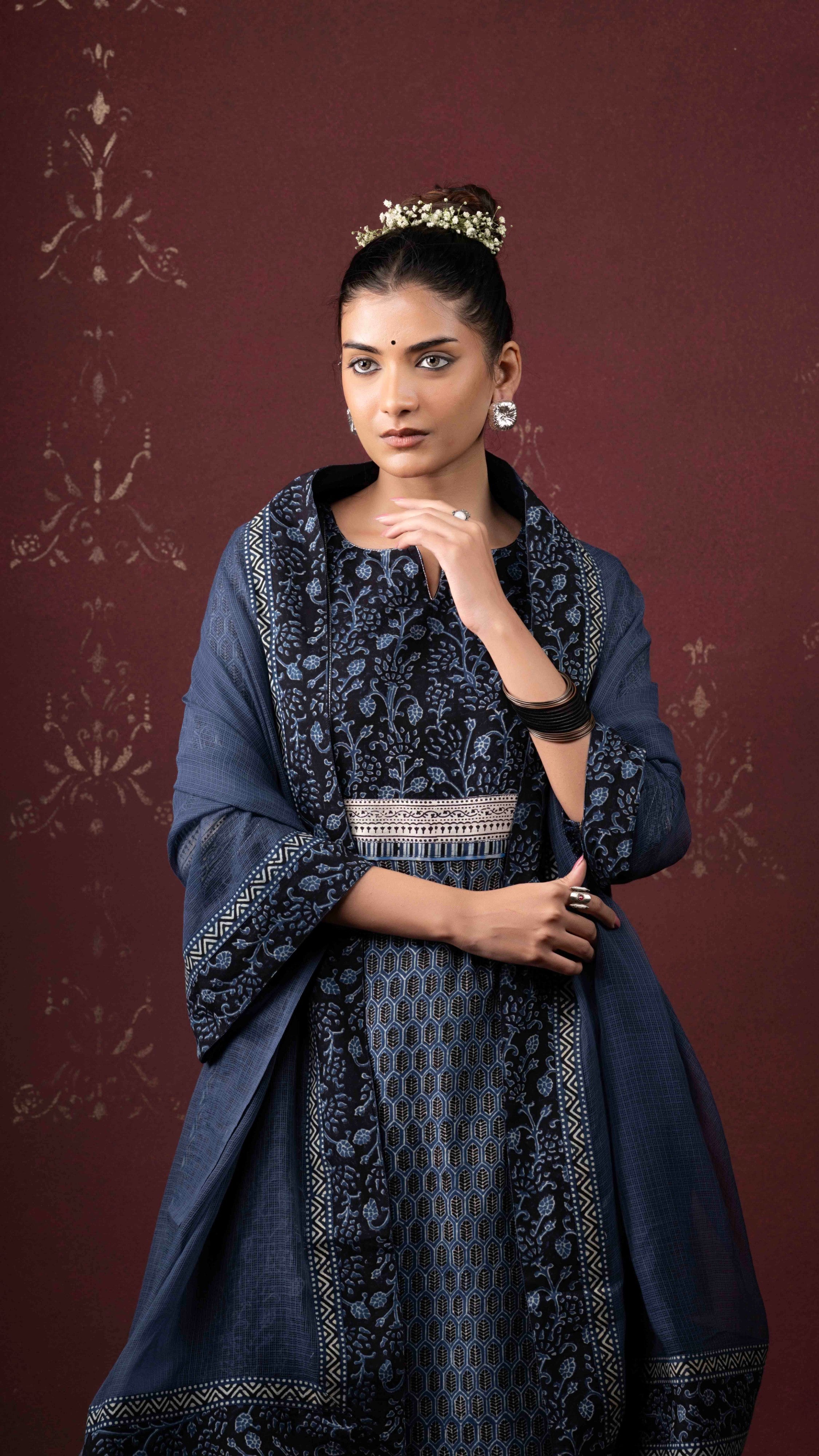 Tara Ajrakh Kurta