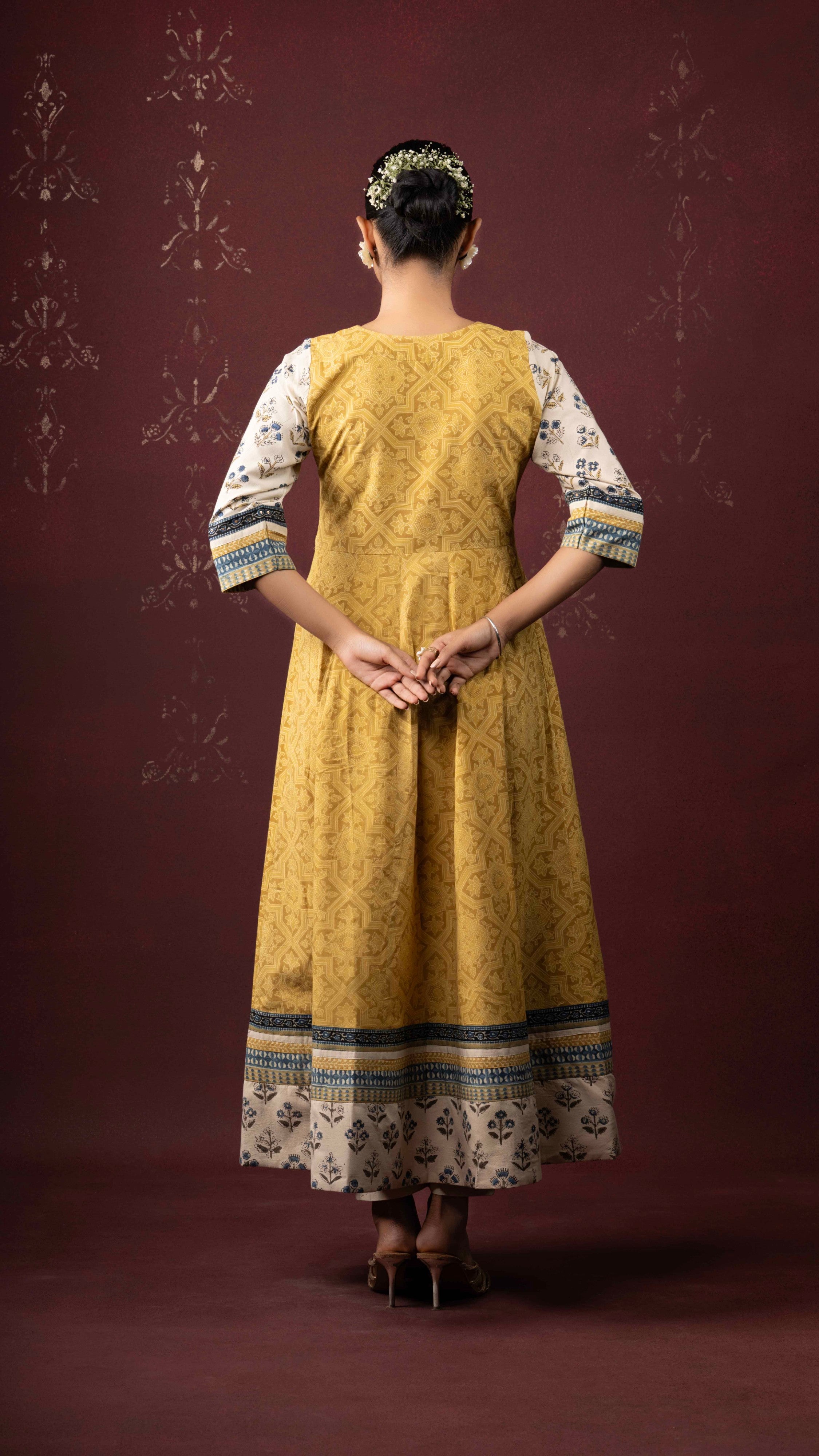 Nivraa Ajrakh Kurta