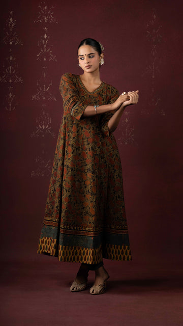 Elika Ajrakh Kurta
