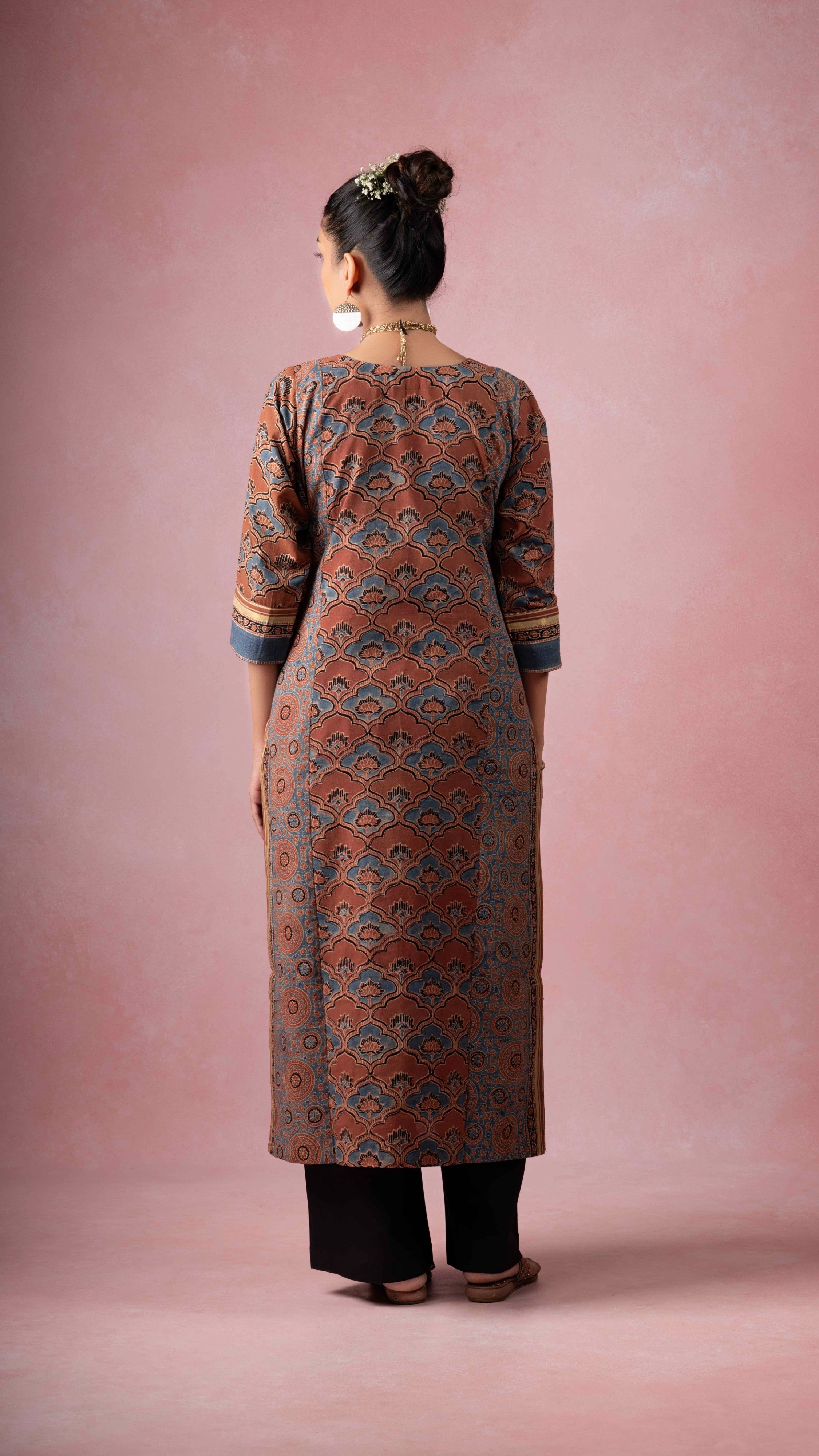 Iraja Ajrakh Kurta